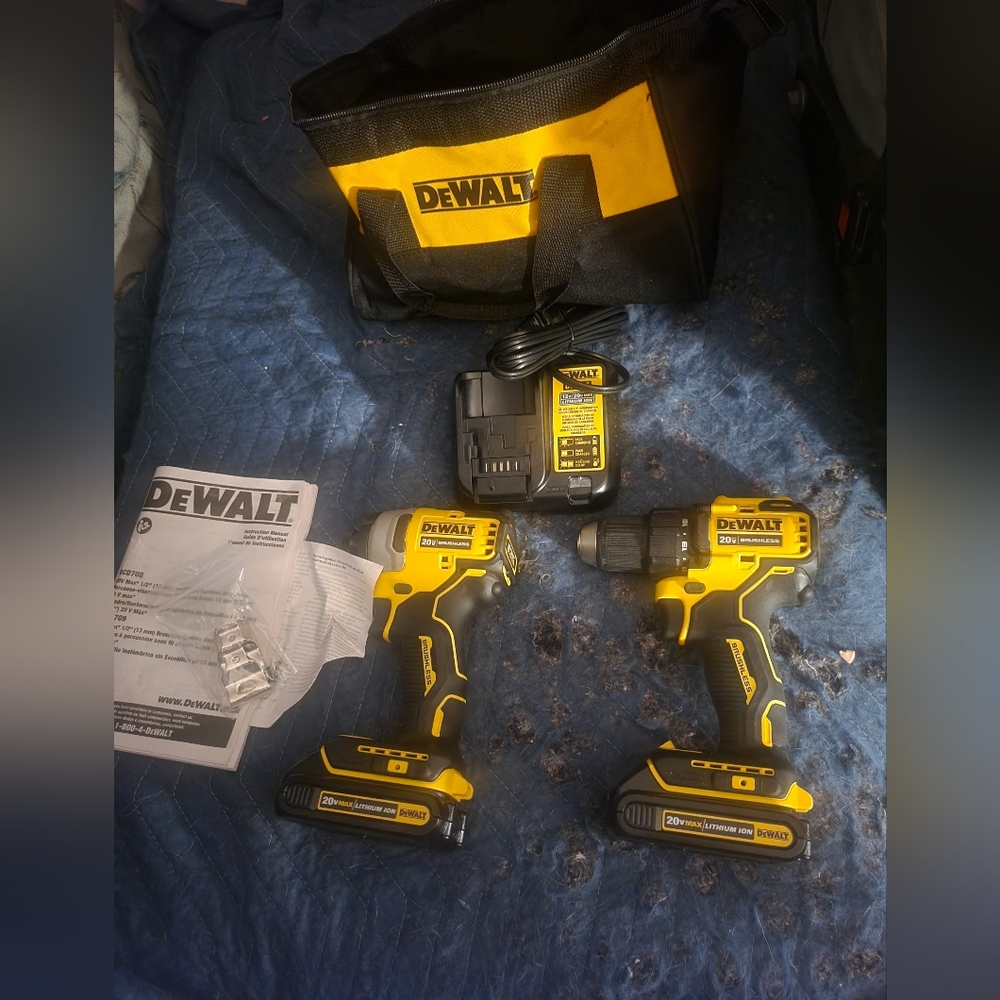DeWalt 20v drill set - Picture 3 of 3